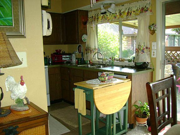 Dining with movable cart