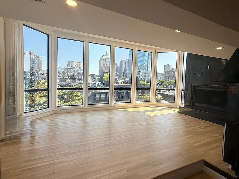 117 Beacon St #PENTHOUSE — Photo 1