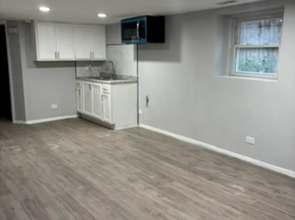 3522 W Wolfram St #B, Chicago, IL 60618