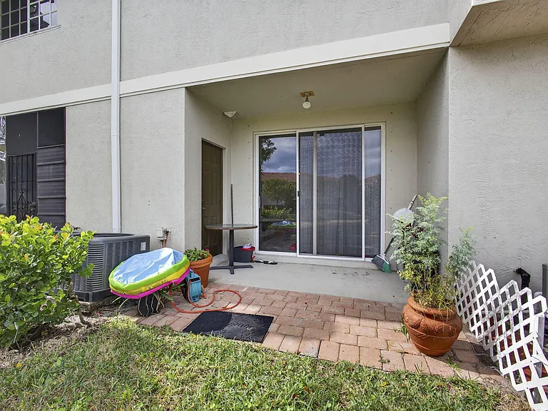 4147 Napoli Lake Dr — Photo 27