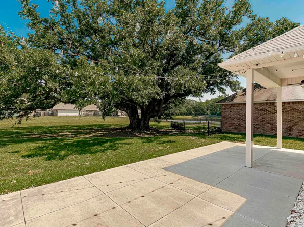 8661 Summer Grove Ave, Baton Rouge, LA 70820