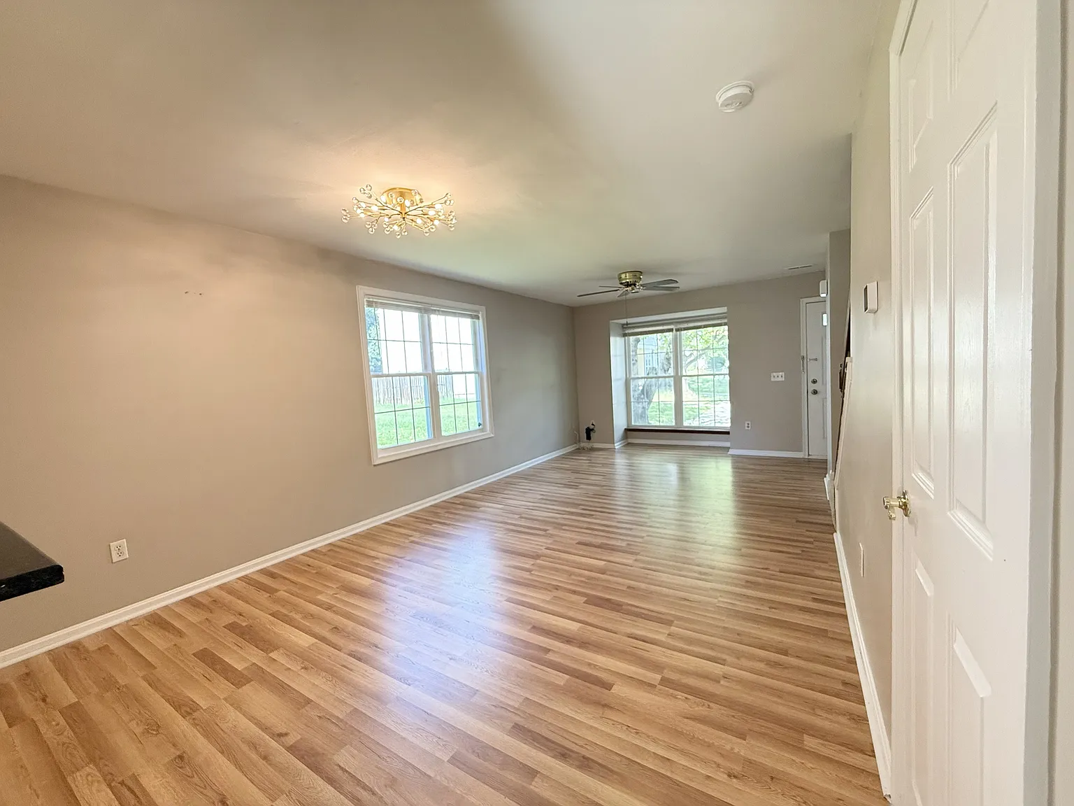2 bed, 1.5 bath, 1120 sqft, $2,300 — Photo 3