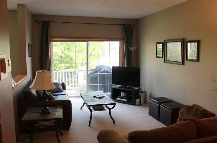 2 bed, 1.5 bath, 1384 sqft, $2,150 — Photo 3
