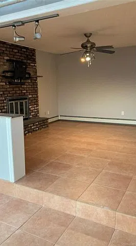 3 bed, 2.0 bath, 1444 sqft, $4,950 — Photo 3