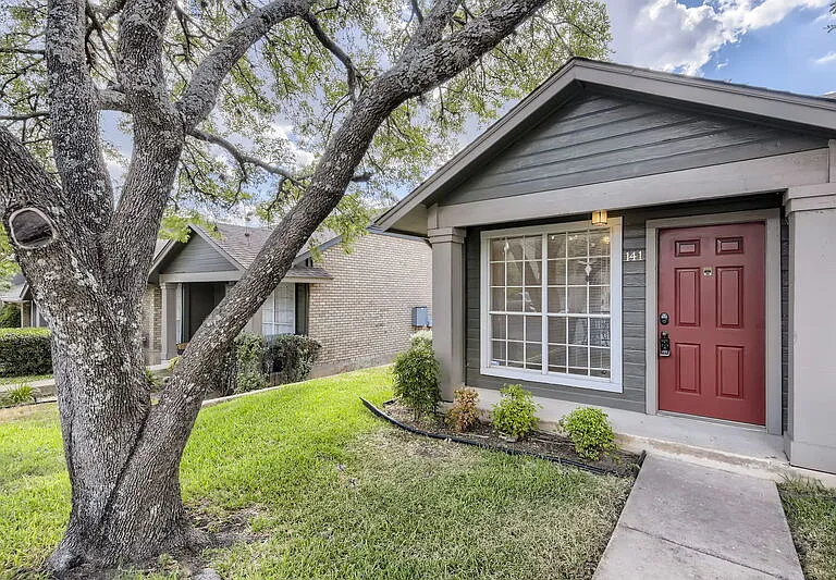 1015 E Yager Ln #141 — Photo 3