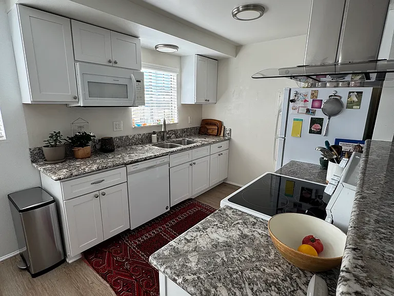 1322 Amethyst St #D — Photo 4