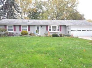 627 Ledge Rd, Macedonia, OH 44056