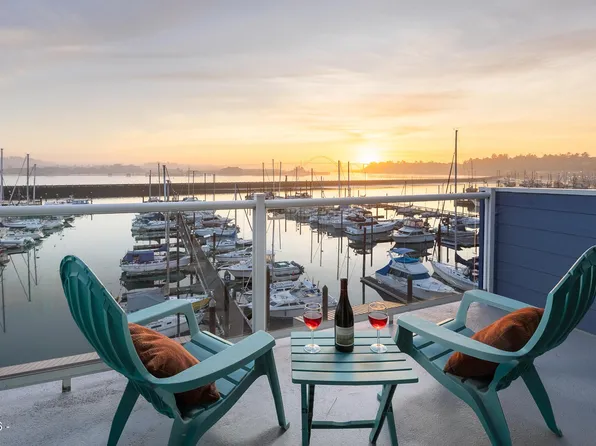 890 SE Bay Blvd #305, Newport, OR 97365
