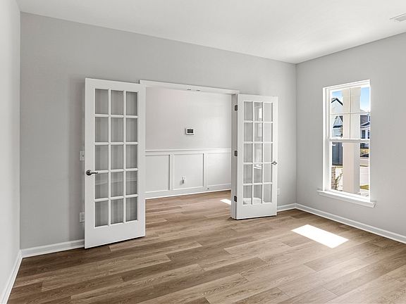 5th image of 95 Glendale Circle