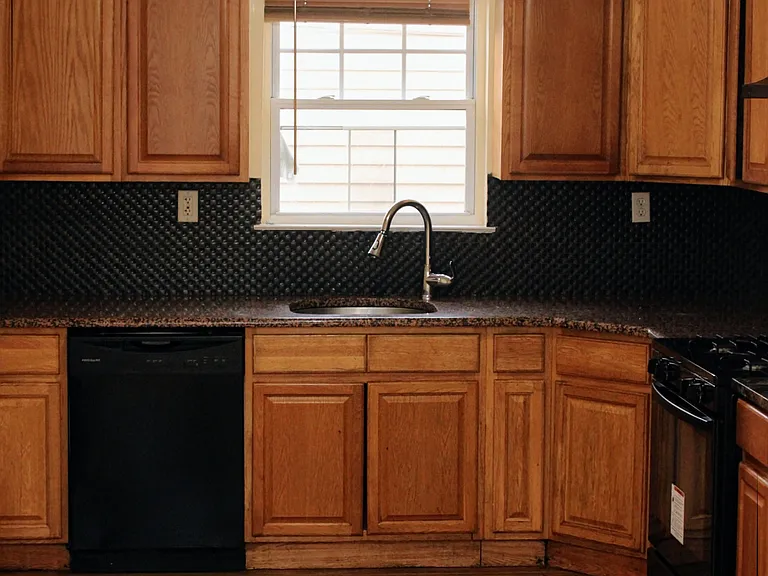 20 Wainwright St #2 — Photo 26
