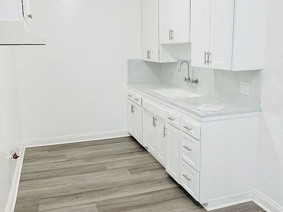 5th image of 870 W 19th St APT 6