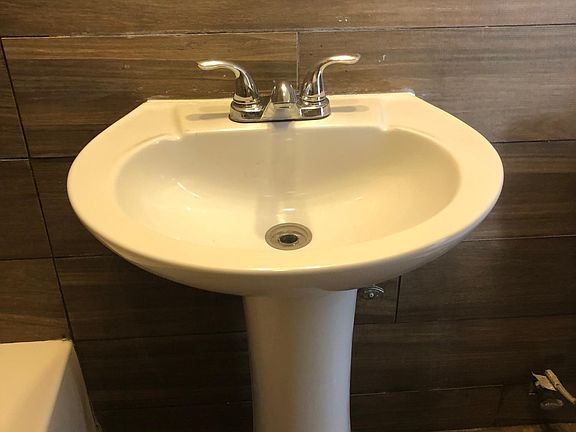 4th image of 363 Hurst Ave #2
