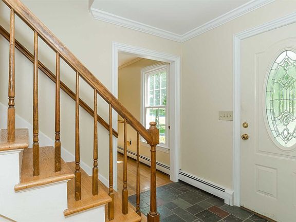 3rd image of 39 Thornhill Dr