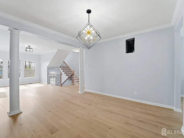 704 Green Ln — Photo 10