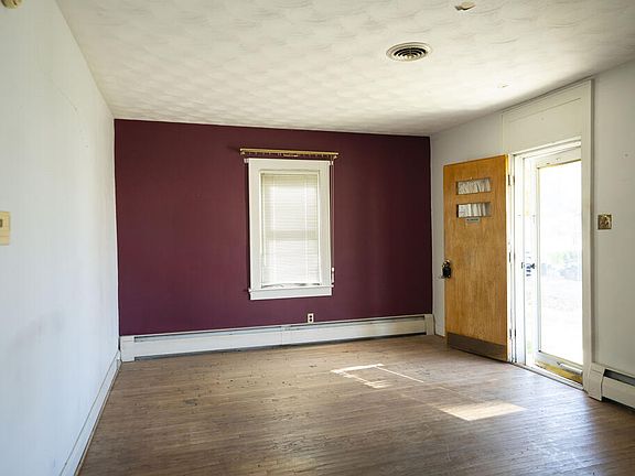 4th image of 258 Locust St