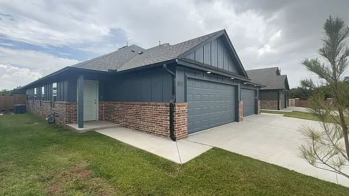 11513 University Dr Photo 1
