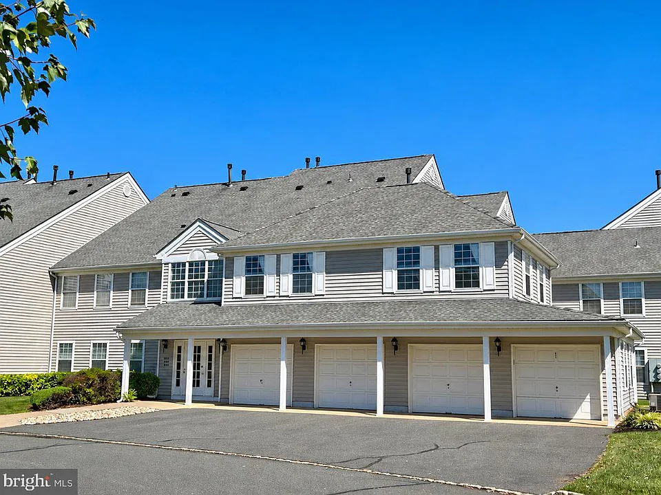 914 Eagles Chase Dr