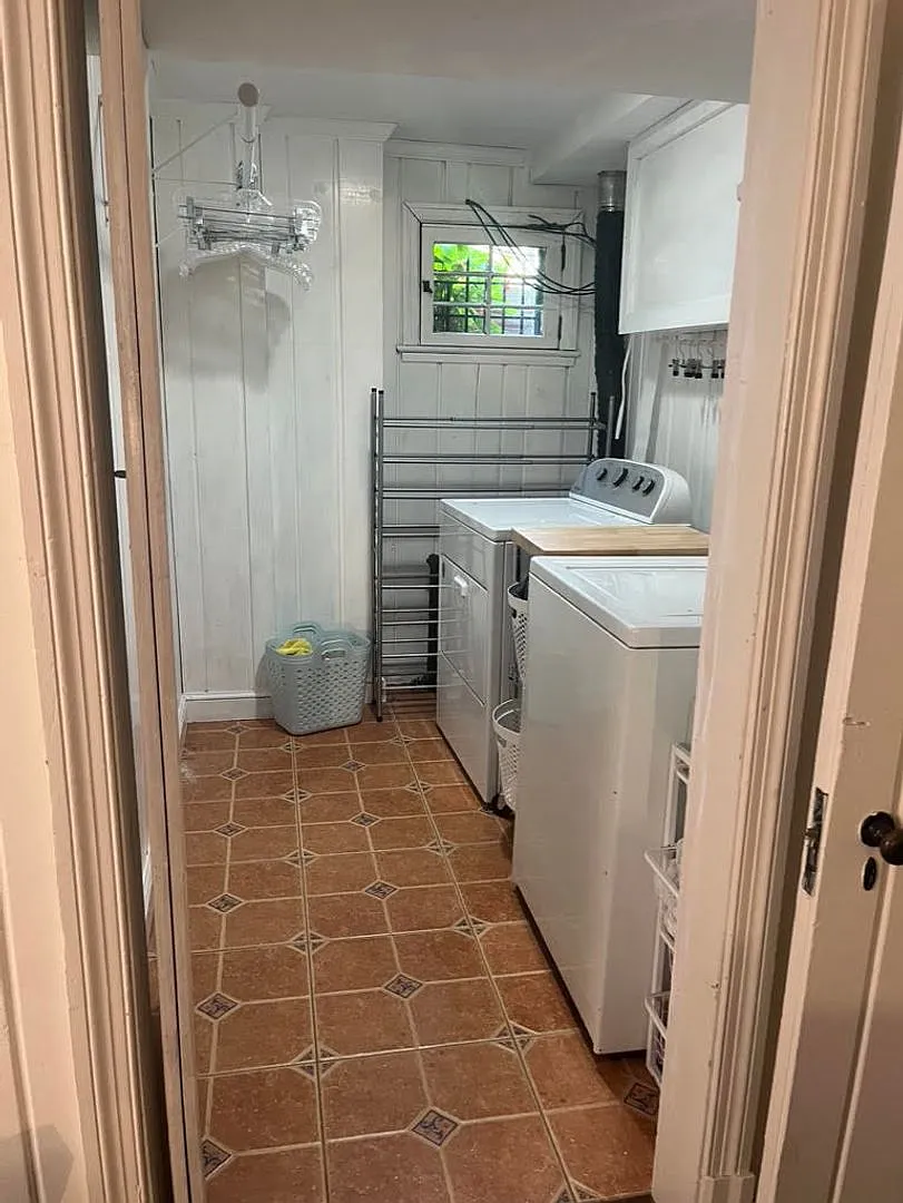 Large English Basement in Historic Georgetown Home $3200 plus electric — Photo 4