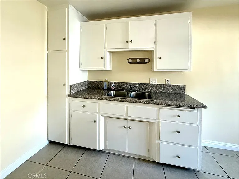 414 Mariposa Ave #B — Photo 9