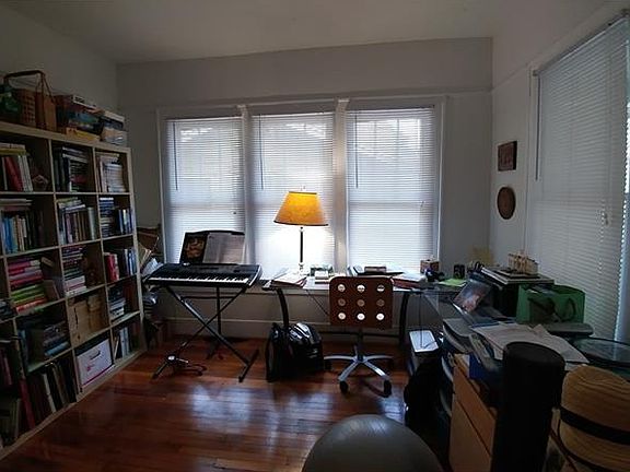 4th image of 740 Meridale Ave