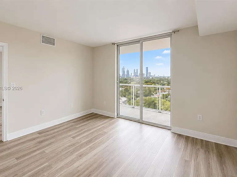 900 SW 8th St #1110 — Photo 4