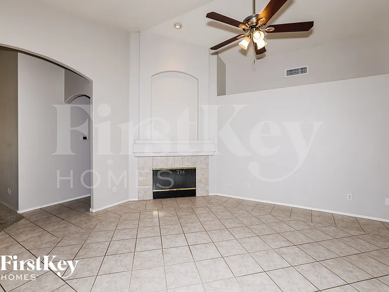 1102 W Monte Cristo Ave — Photo 3