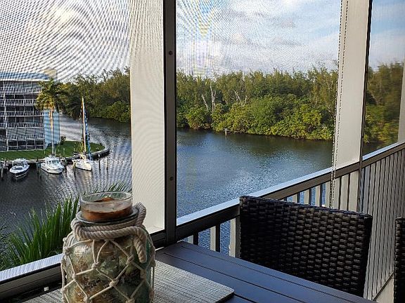 SCREENED PORCH