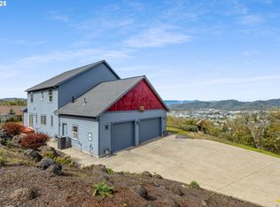 1548 NE Rocky Ridge Dr, Roseburg, OR 97470