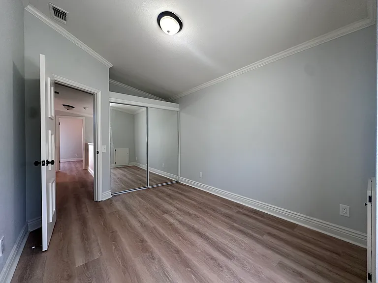 4981 Yvonne Way — Photo 14