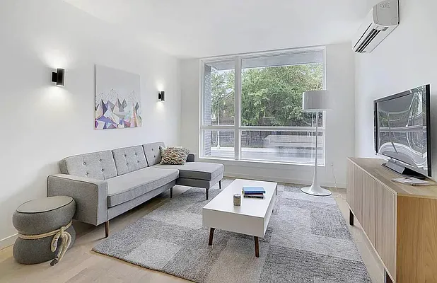 Rented by Artur Gutman, LREB | media 9