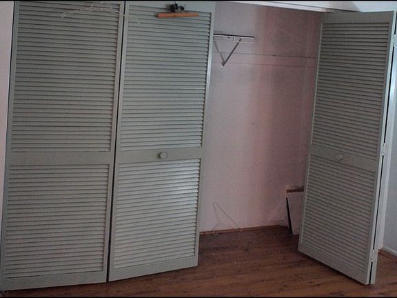 Closet in 1st bedroom