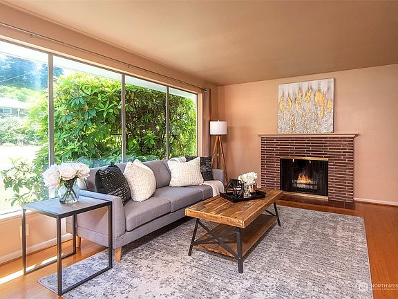 4th image of 10541 Ashworth Avenue N