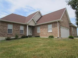 41 Riverview Dr #C, Golden Eagle, IL 62036