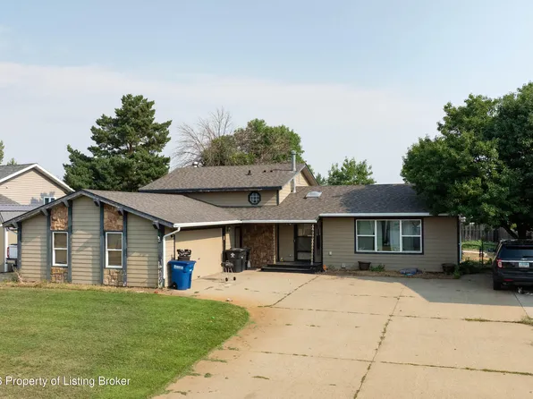 868 22nd St W, Dickinson, ND 58601