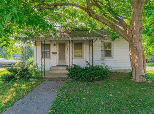 137 N Elm St, Lincoln, IL 62656