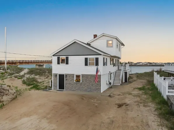3 Thornton St, Seabrook, NH 03874