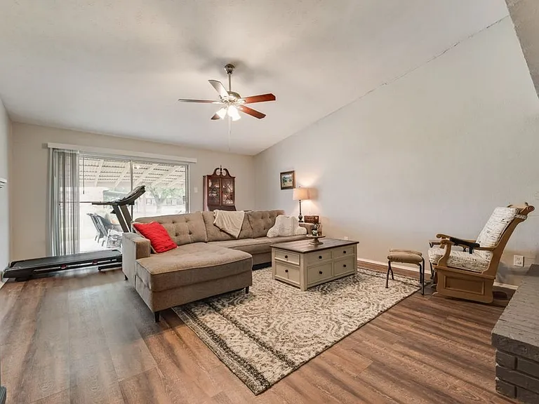 5801 Redwood Ln — Photo 5