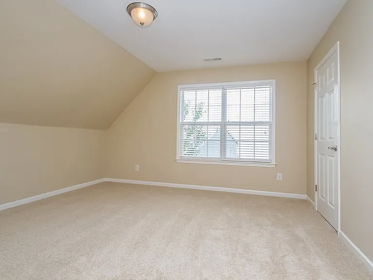 1014 Persimmon Dr — Photo 7
