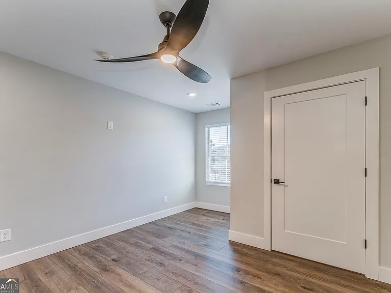 93 Chateau Dr — Photo 63
