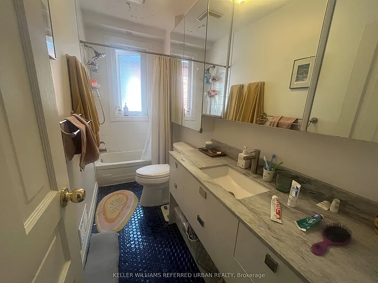 335 Roehampton Ave — Photo 14