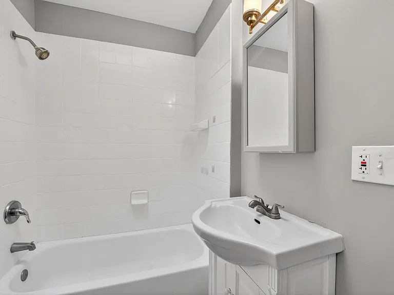 632 Franklin St NE — Photo 9