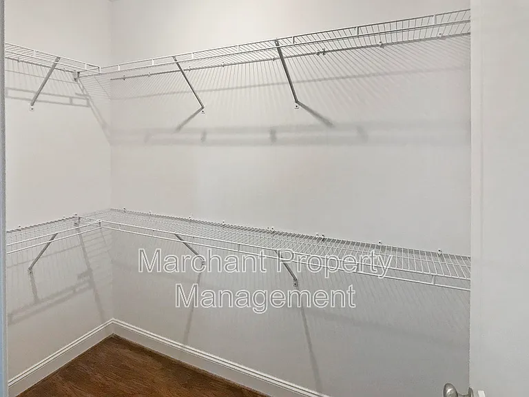 180 Floyd St — Photo 13