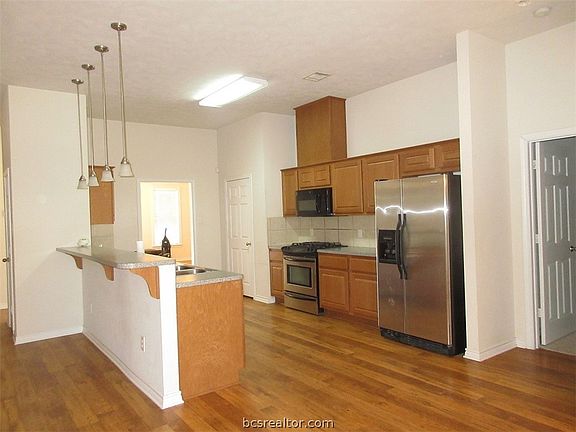 4th image of 1105 Hopewell Ct