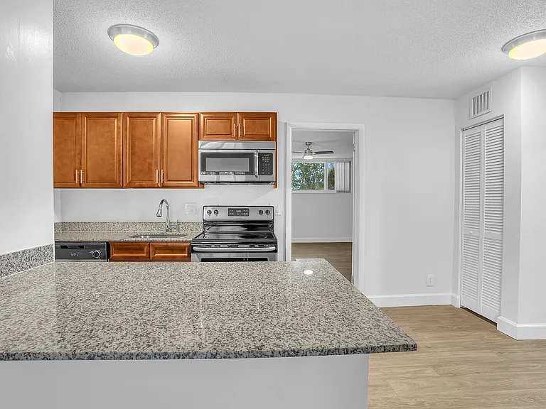 Lilac Village Palm Beach Gardens — Photo 13