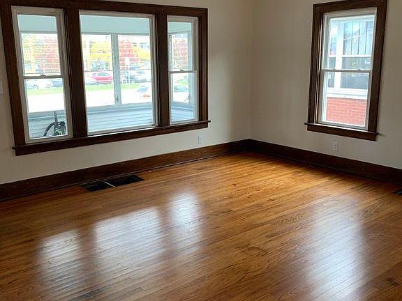 2nd image of 712 Broad St Unit A