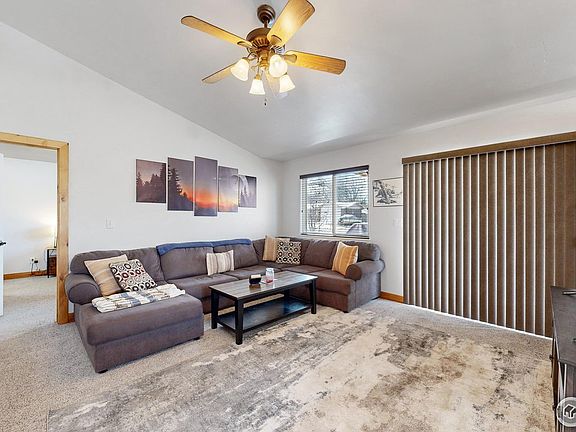 3rd image of 811 Gardenia Dr