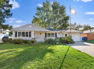 39 Hickory Dr, Carpentersville, IL 60110