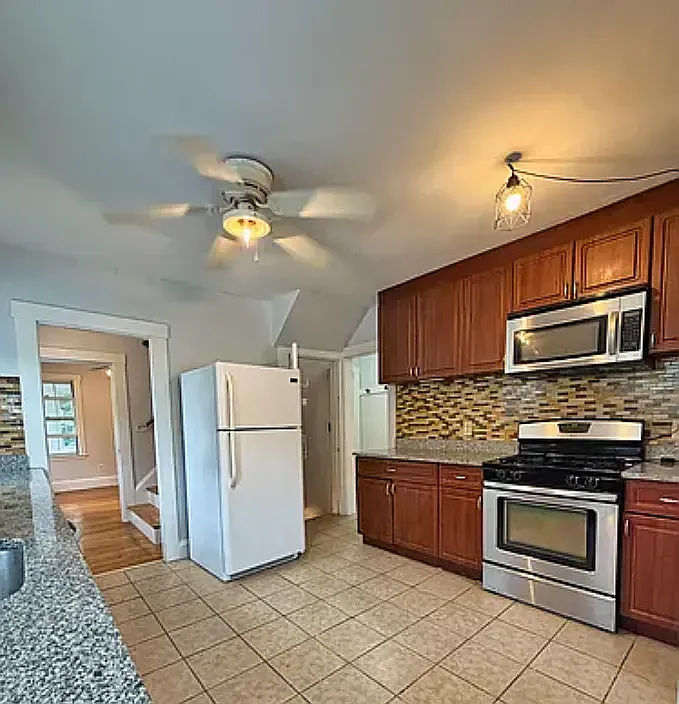 3 bed, 1200 sqft, $3,650 — Photo 3