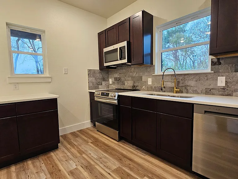 1700 Kendolph Dr — Photo 7
