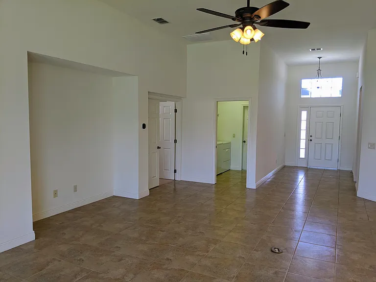 1882 W Angelica Loop — Photo 2